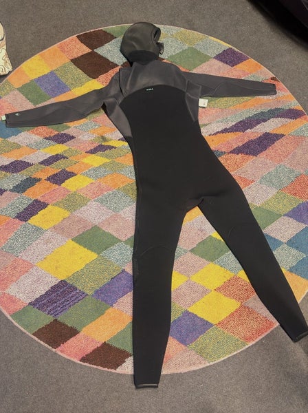 Visla wetsuit and hood. Brand new!! Carousel 2