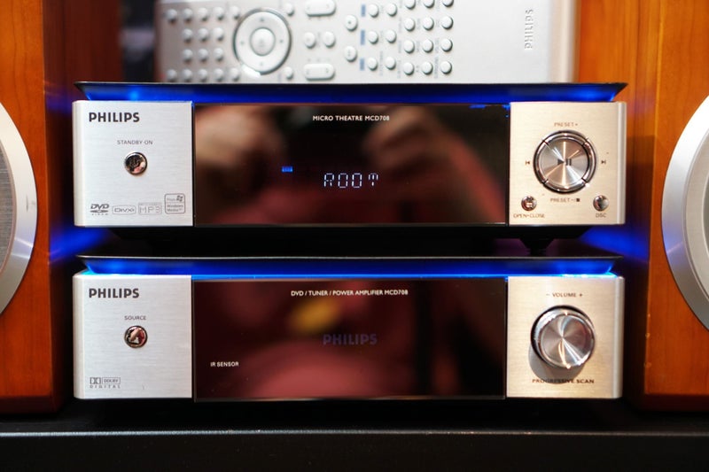 Philips MCD708 Micro HiFi System with CD/DVD/AUX/Radio, Speakers & Remote Carousel 2