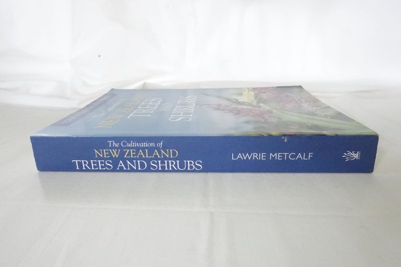 The Cultivation of New Zealand Trees and Shrubs - Lawrie Metcalf (SKU BK61) Carousel 2