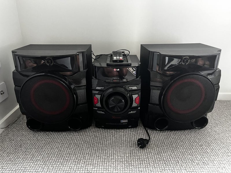 LG Stereo System Carousel 1