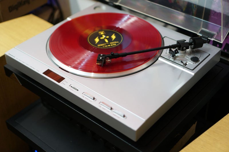 Sanyo TP-X3 Vintage Japanese Direct-Drive Turntable with Brand-New Shure 70B Carousel 2