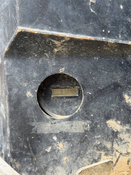 CAT 303/cr c/w tilt, and dig bucket Carousel 8