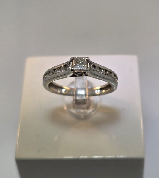 Modern White Gold & Diamond Ring + Solitaire Carousel 1
