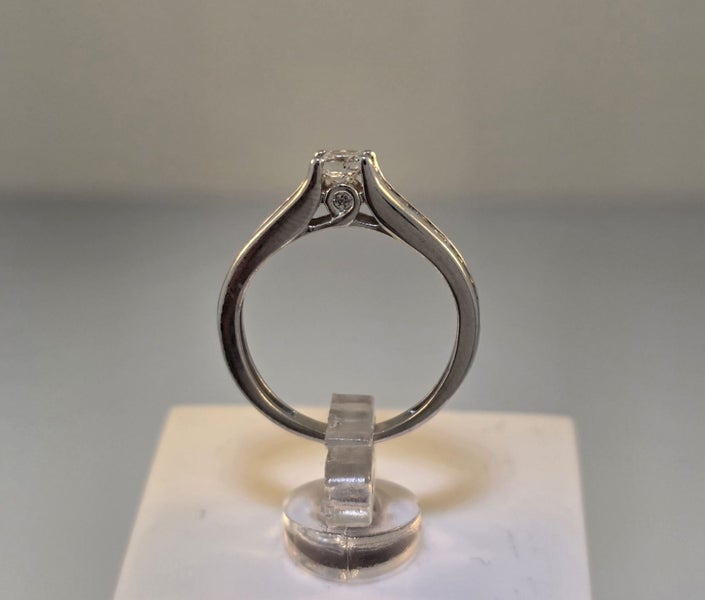 Modern White Gold & Diamond Ring + Solitaire Carousel 2
