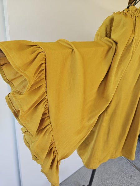 State of Play top size 10 Carousel 5