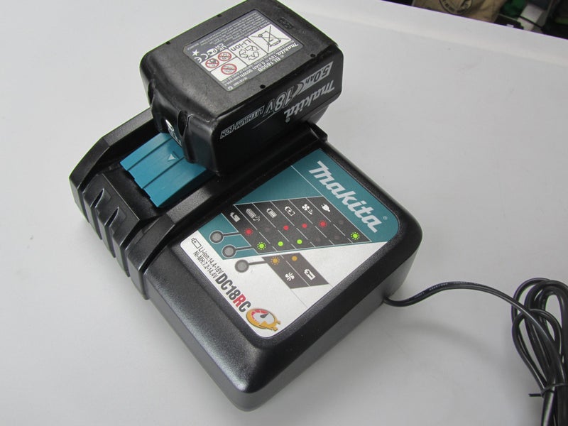 Makita 5Ah Battery 18v And Rapid Charger Carousel 2