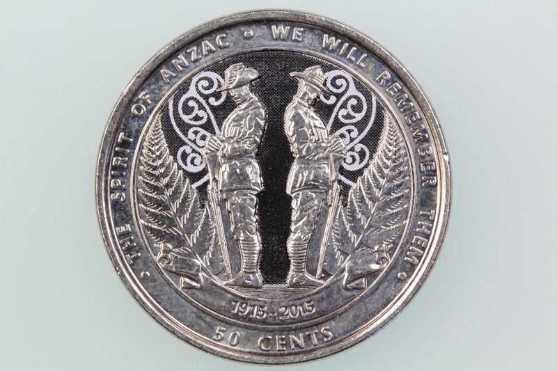 NZ ANZAC COMMEMORATIVE CIRCULATING 50 CENT COLOURISED COIN EXTREMELY FINE KM376 Carousel 1