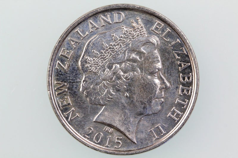 NZ ANZAC COMMEMORATIVE CIRCULATING 50 CENT COLOURISED COIN EXTREMELY FINE KM376 Carousel 2