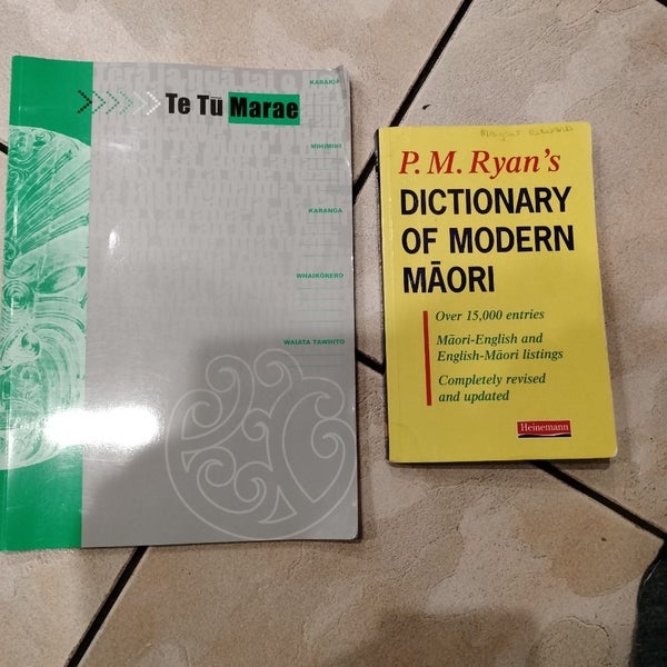 Maori resources for learning te reo (2 books) Carousel 1