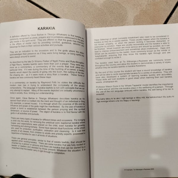 Maori resources for learning te reo (2 books) Carousel 6