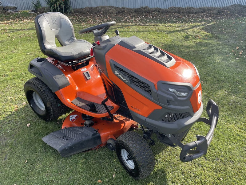 Husqvarna TS 142TXD Lawn Mower Carousel 1
