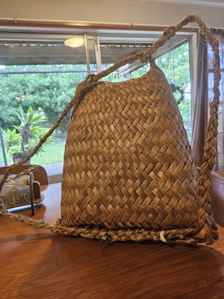 Harakeke Kete. Flax Backpack. Carousel 2