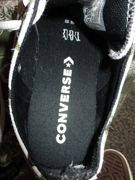 CONVERSE camo size 8 woman's or 6 men's Carousel 8
