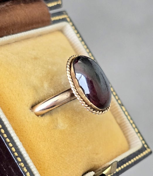 1810's Georgian Almondine Garnet Cabochon 9ct gold Carousel 1