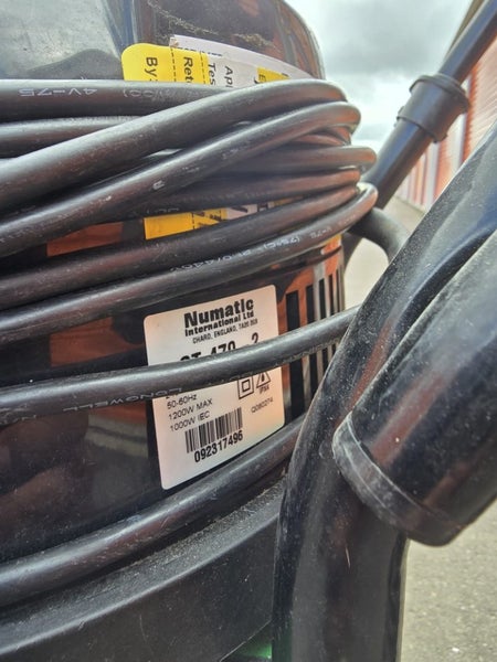 Commercial Carpet Cleaner - Numatic - Working Carousel 3