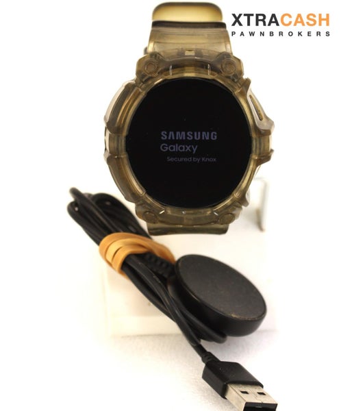 Samsung Galaxy Watch 4 With Charger Carousel 1