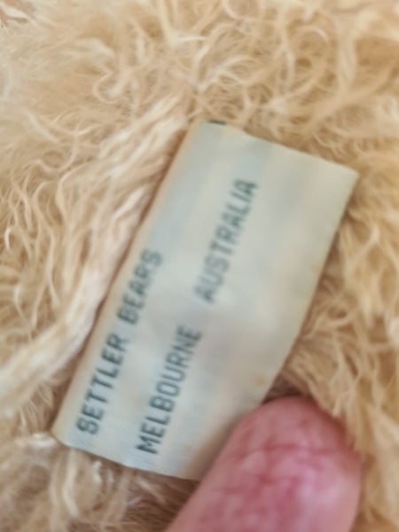 Settler bear Carousel 4