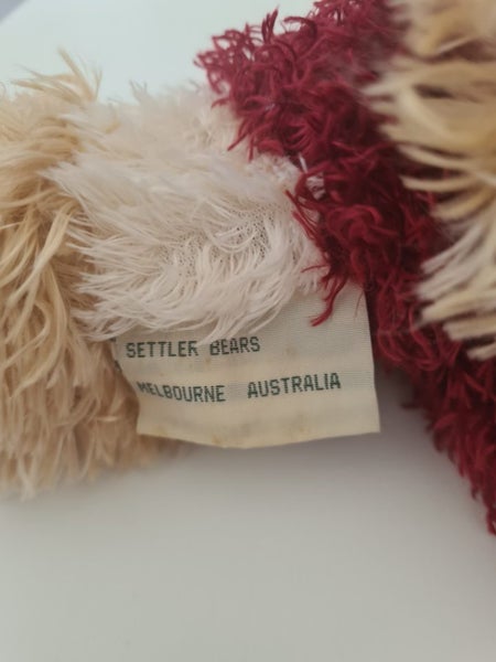 Settler bear Carousel 4