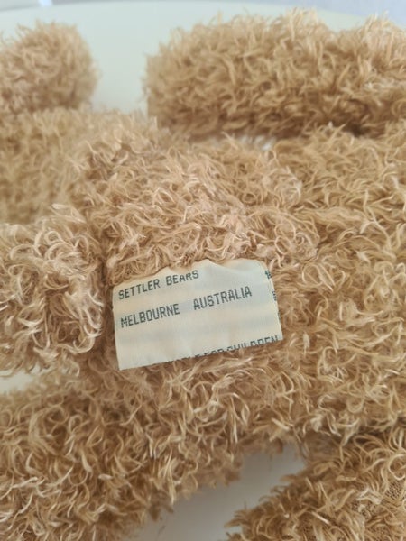 Settler bear Carousel 4