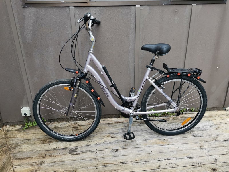 ladies sit upright TREK NAVIGATOR BIKE Carousel 1