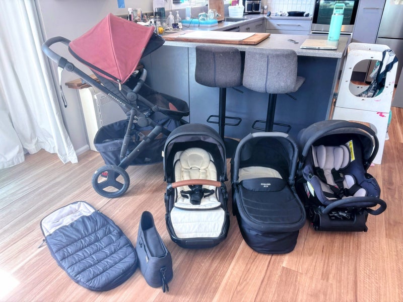 Ultimate Edwards & Co Oscar Pram Mx Starter Bundle – Newborn to Toddler Carousel 1