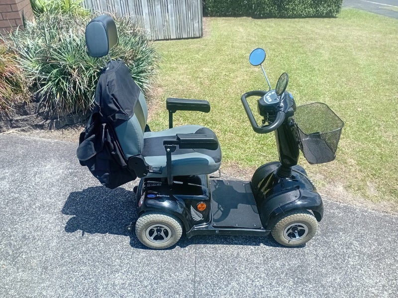 mobility scooter Invacare Carousel 1