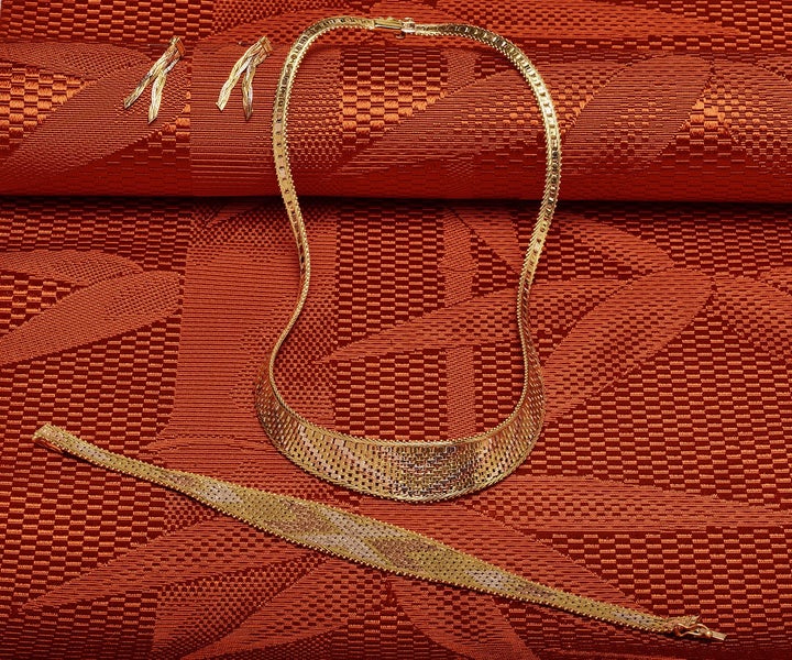 70% CAPITAL GAIN in 1 YEAR : Italian, master-crafted, triple-gold 4 piece set Carousel 2