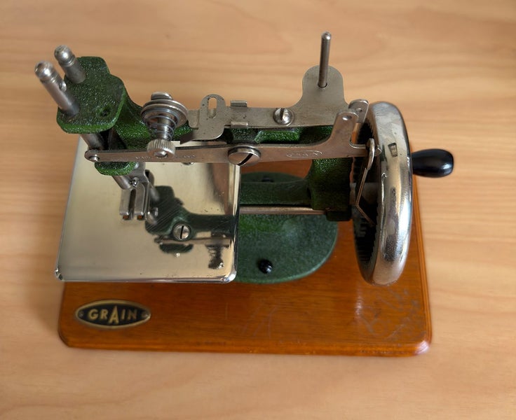 GRAIN Vintage Sewing Machine Carousel 2