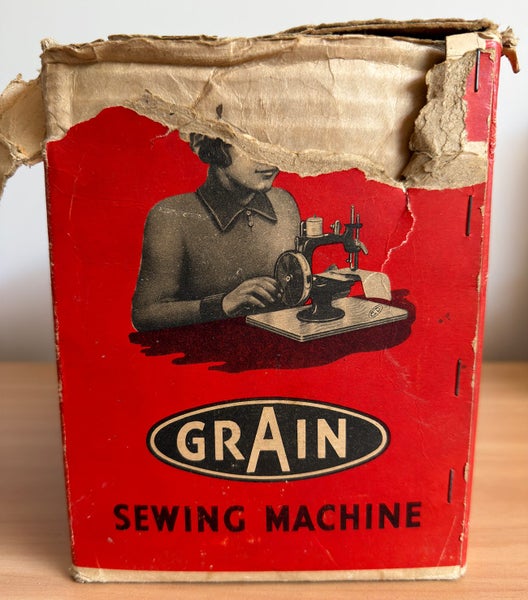 GRAIN Vintage Sewing Machine Carousel 12
