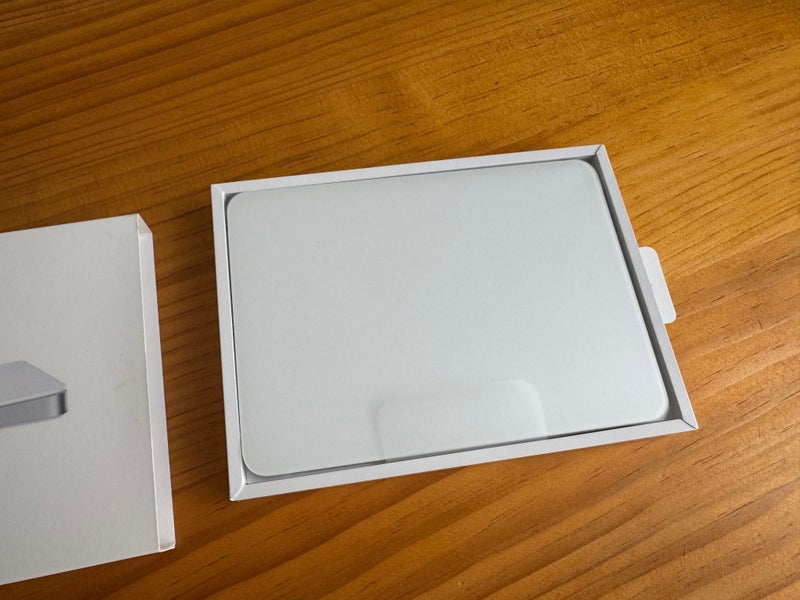 Apple Magic Trackpad 2 - Wireless Multi-Touch Surface - Lightning Charging Carousel 2