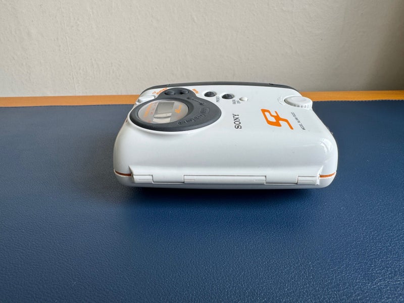 Sony Walkman S2 WM-FS222 Cassette Player - Digital Tuning Radio Carousel 2