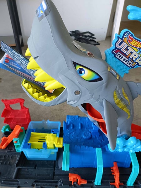 Monster Hot Wheels car wash Carousel 1