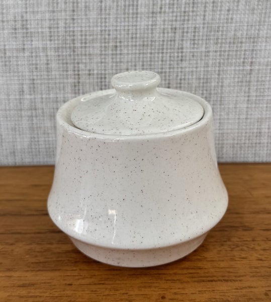 CrownLynn Sugar bowl Carousel 1