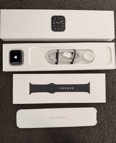 Apple Watch - series 6 GPS - 40mm aluminum Carousel 1