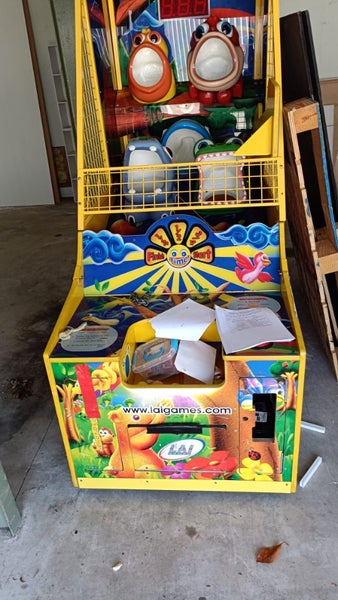 LAI Feeding Time Arcade Game Carousel 1