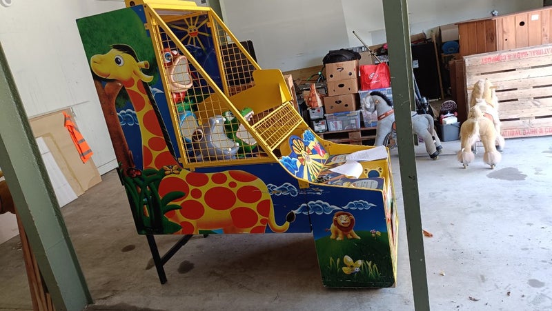 LAI Feeding Time Arcade Game Carousel 2