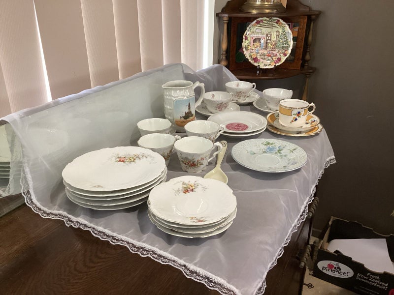 Mostly antique lot minor flaws on a few Carousel 1