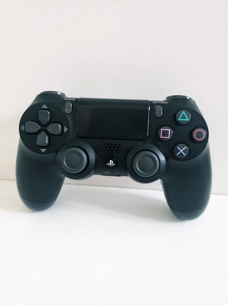 PS4 DualShock Controllers x2 & Charging Dock / Playstation 4 / PS4 GC Carousel 2