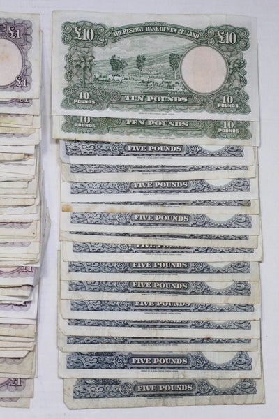 HOARD OF 136 x OLD NZ PRE-DECIMAL BANKNOTES - $1 RESERVE! Carousel 8
