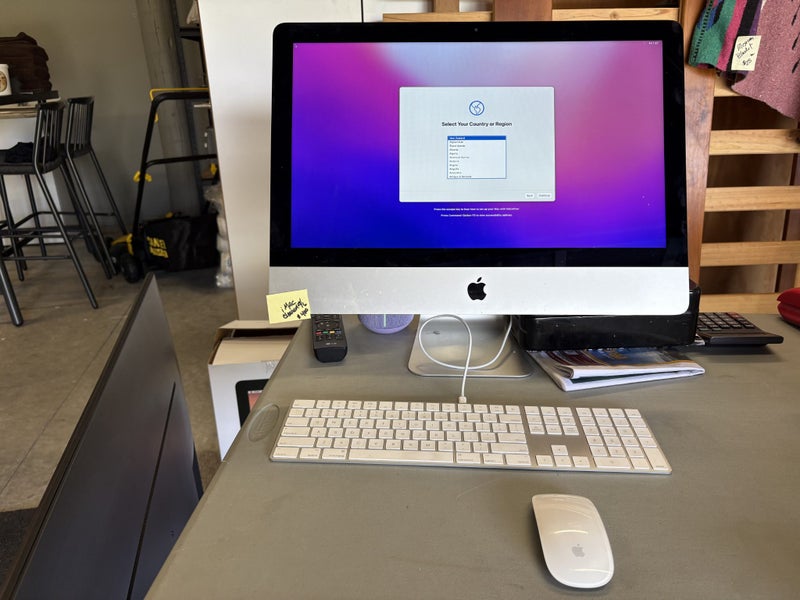 iMac 21.5 inch LED - 1.6GHz dual-core Intel Turbo Boost Carousel 3