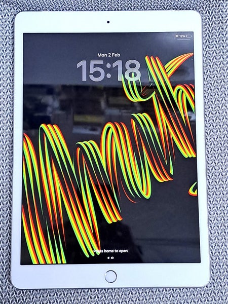 Apple iPad 8 128GB Silver Wi-Fi and Cellular + Free Shipping Carousel 2