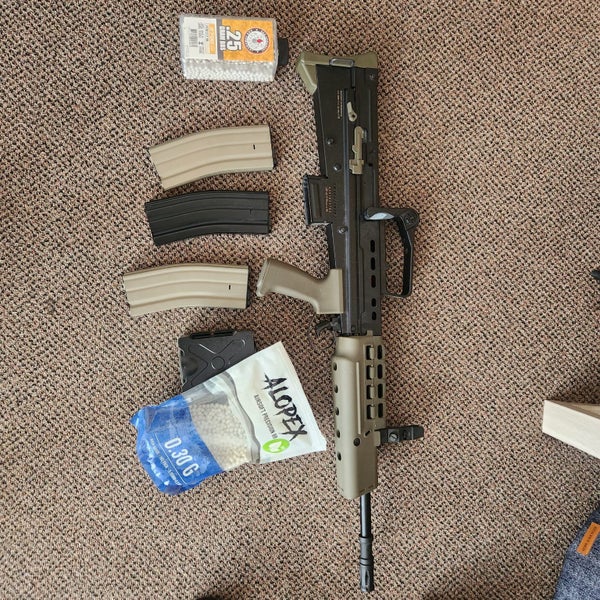 Ics l85a2 Airsoft rilfe bundle Carousel 1