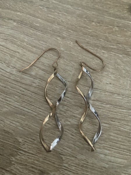 Two colours 10k twisted earrings Carousel 1