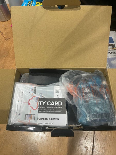 Canon EOS R50 with x2 Lenses Carousel 4