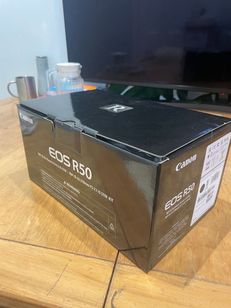 Canon EOS R50 with x2 Lenses Carousel 1