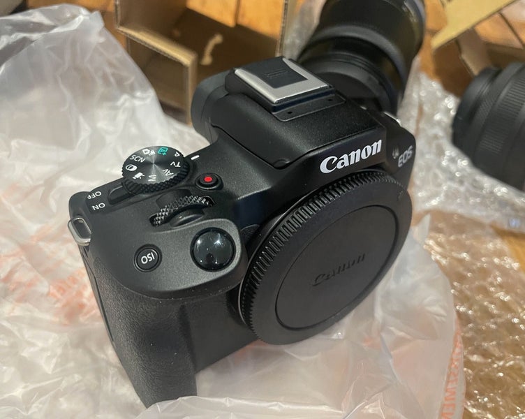 Canon EOS R50 with x2 Lenses Carousel 2