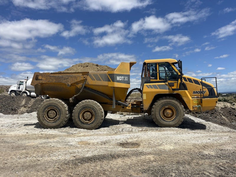 MOXY MDT 30 DUMP TRUCK Carousel 2