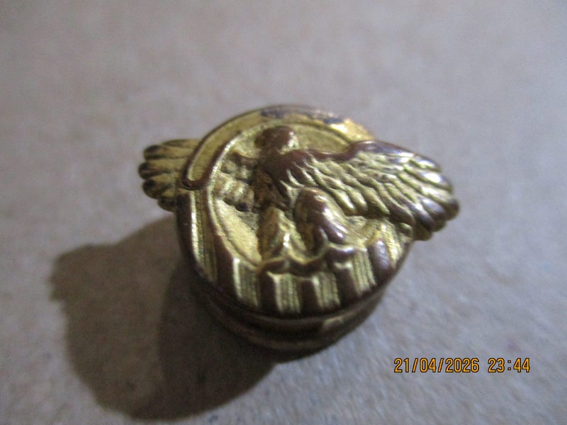 WWll USA honourable service lapel button ( ruptured duck) Carousel 2