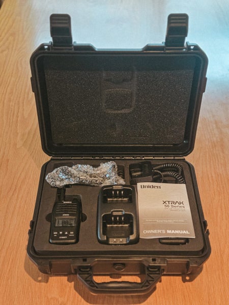Brand New Uniden XTRAK 50-2TP 5W UHF Handheld Radio Kit Carousel 2