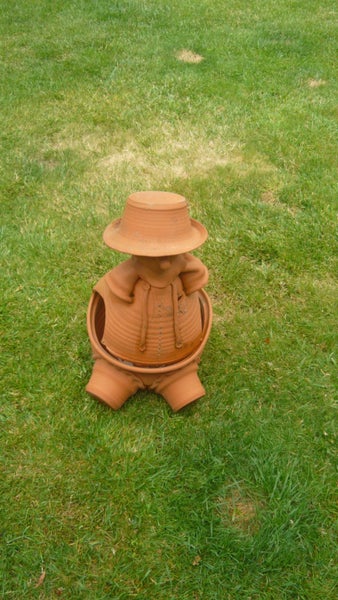 Terocotta Garden Feature Carousel 1